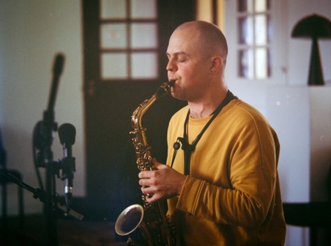 Josten Myburgh & Martin Debřička duo / koncert a komentovaná prohlídka výstavou Kolbenspace Pragovka Gallery vás zve na koncert Josten Myburgh & Martin Debřička duo, který proběhne 31. Října od 18:30. Koncert proběhne ve výstavě Terezide Kusbach Kolářové Kolbenspace a můžete se těšit také na komentovanou prohlídku výstavou s autorkou.