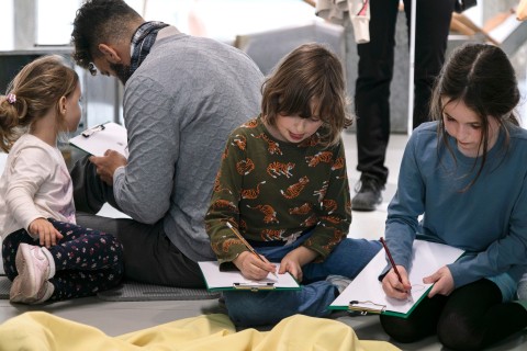 Medzi obrazem a slovem/ Neděle pro rodiny s dětmi